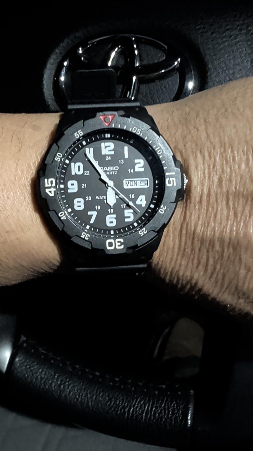 MRW200H Series | Unisex Analog Watch | 100M WR | Stainless Steel Case | Resin Band | 2 Hand Analog (HR, Min, SEC) | Date Display | Screw Down Crown/Screw Down Caseback | 3 Year Battery customer photo 2