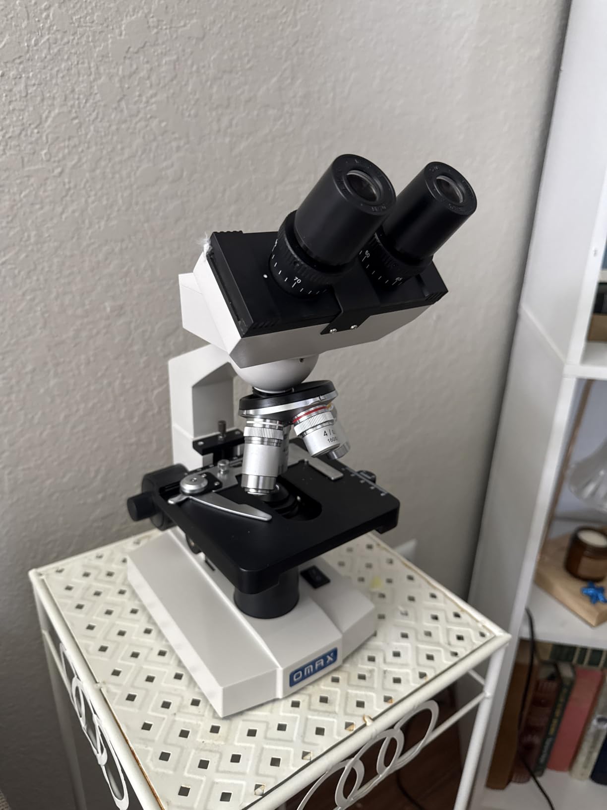 AmScope OMAX 40X-2000X Lab LED Binocular Compound Microscope with Double Layer Mechanical Stage and Coaxial Coarse/Fine Focusing Knob customer photo 1
