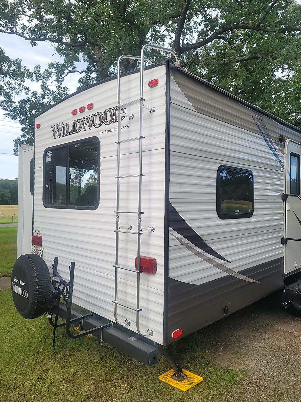 Stromberg Carlson LA-401 Universal Exterior RV Ladder, Heavy-Duty Rear Ladder for Travel Trailers & Campers, Roof Access, Durable Silver Finish, Easy Installation, Universal Fit, Silver customer photo 1