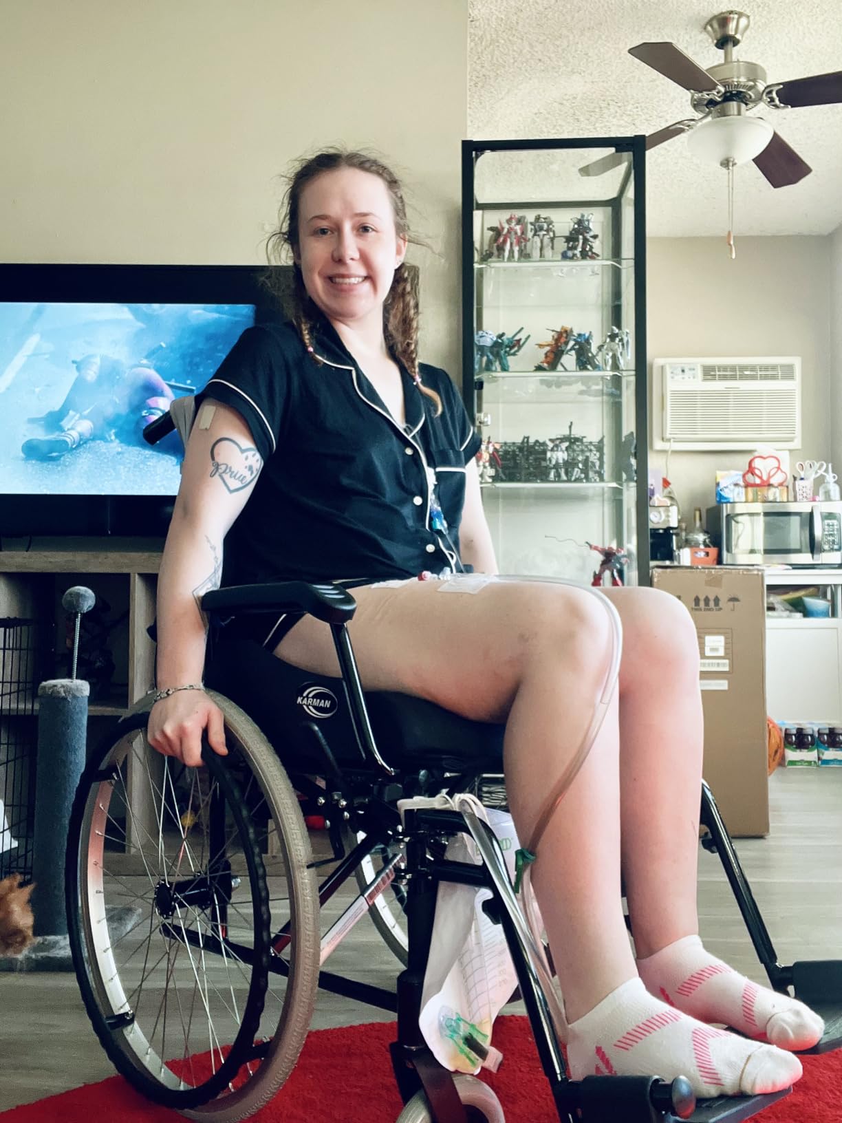 Karman 24 pounds LT-980 Ultra Lightweight Wheelchair, Black | 24 pounds customer photo 1