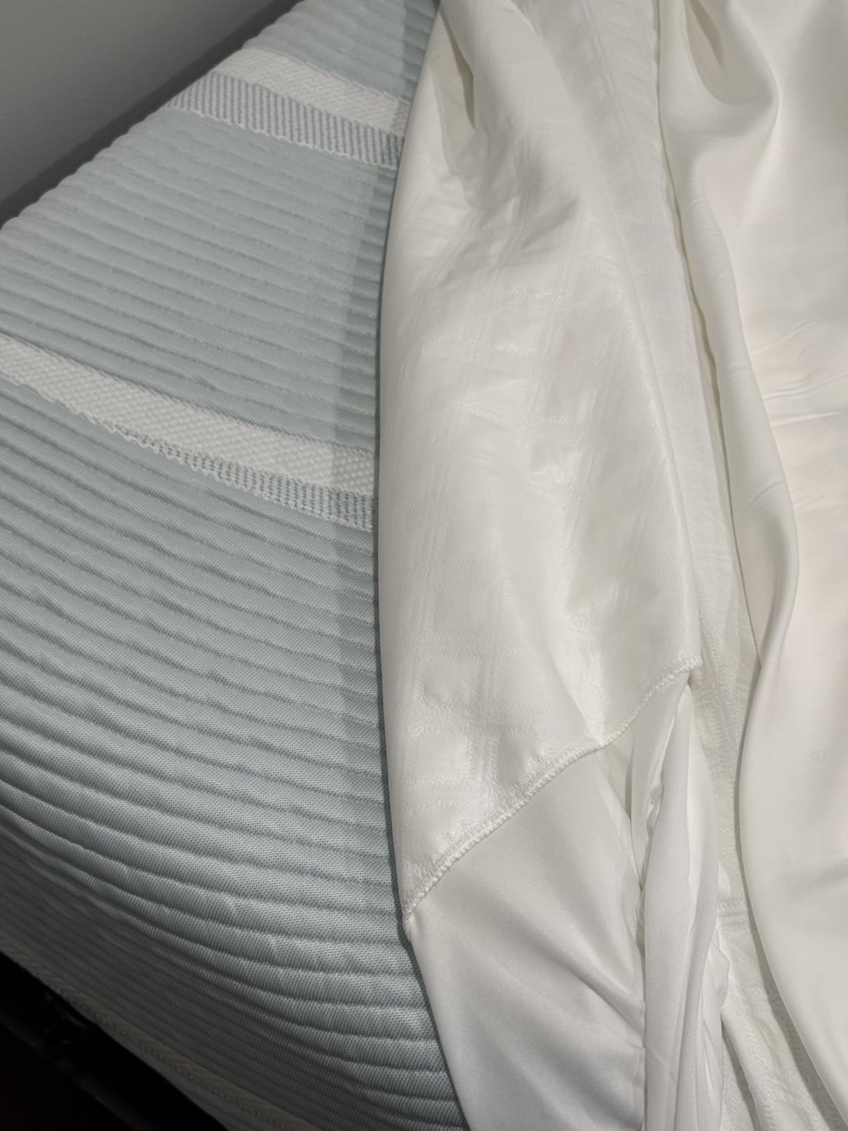 SafeRest Waterproof California King Size Mattress Protector | Fitted with Stretchable Pockets, Machine Washable Cotton Blend Mattress Cover for Bed customer photo 2