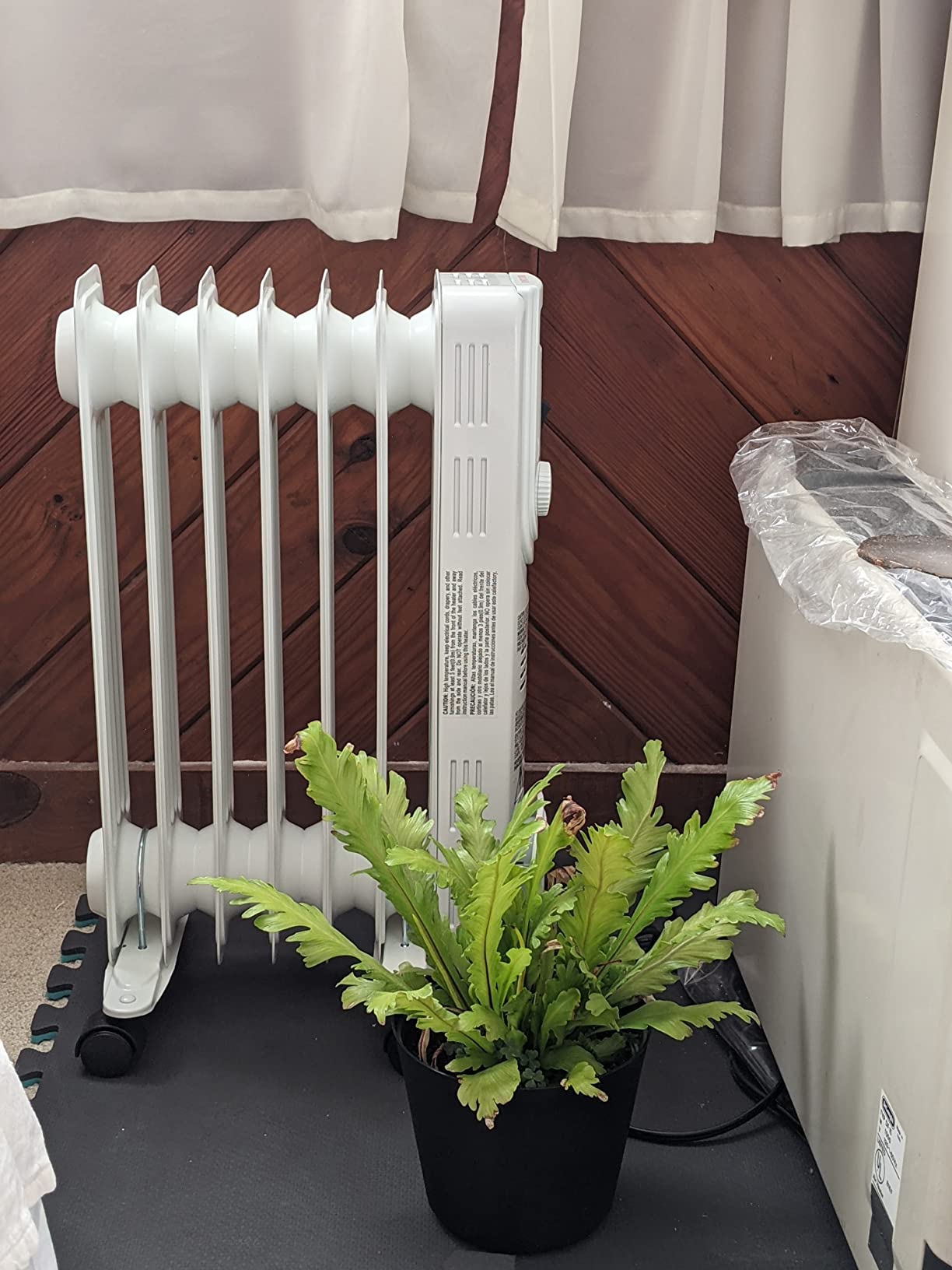 Comfort Zone Electric Oil-Filled Radiant Radiator Space Heater, Never Refill, Adjustable Thermostat, Tip-Over Switch & Overheat Protection System, Ideal for Home, Bedroom, & Office, 1,200W, CZ7007J customer photo 1