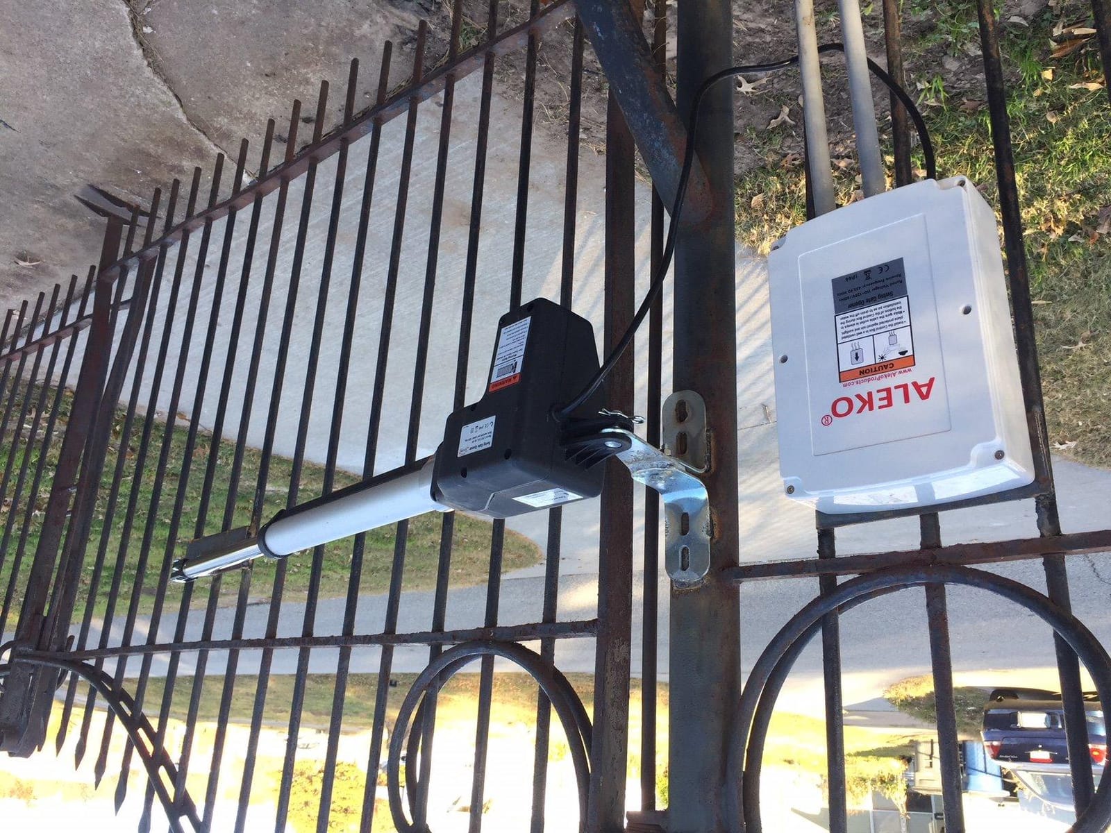 ALEKO AS1200NOR Automatic Dual Swing Gate Opener for Gates up to 20 Feet Long 1320 Pounds customer photo 1