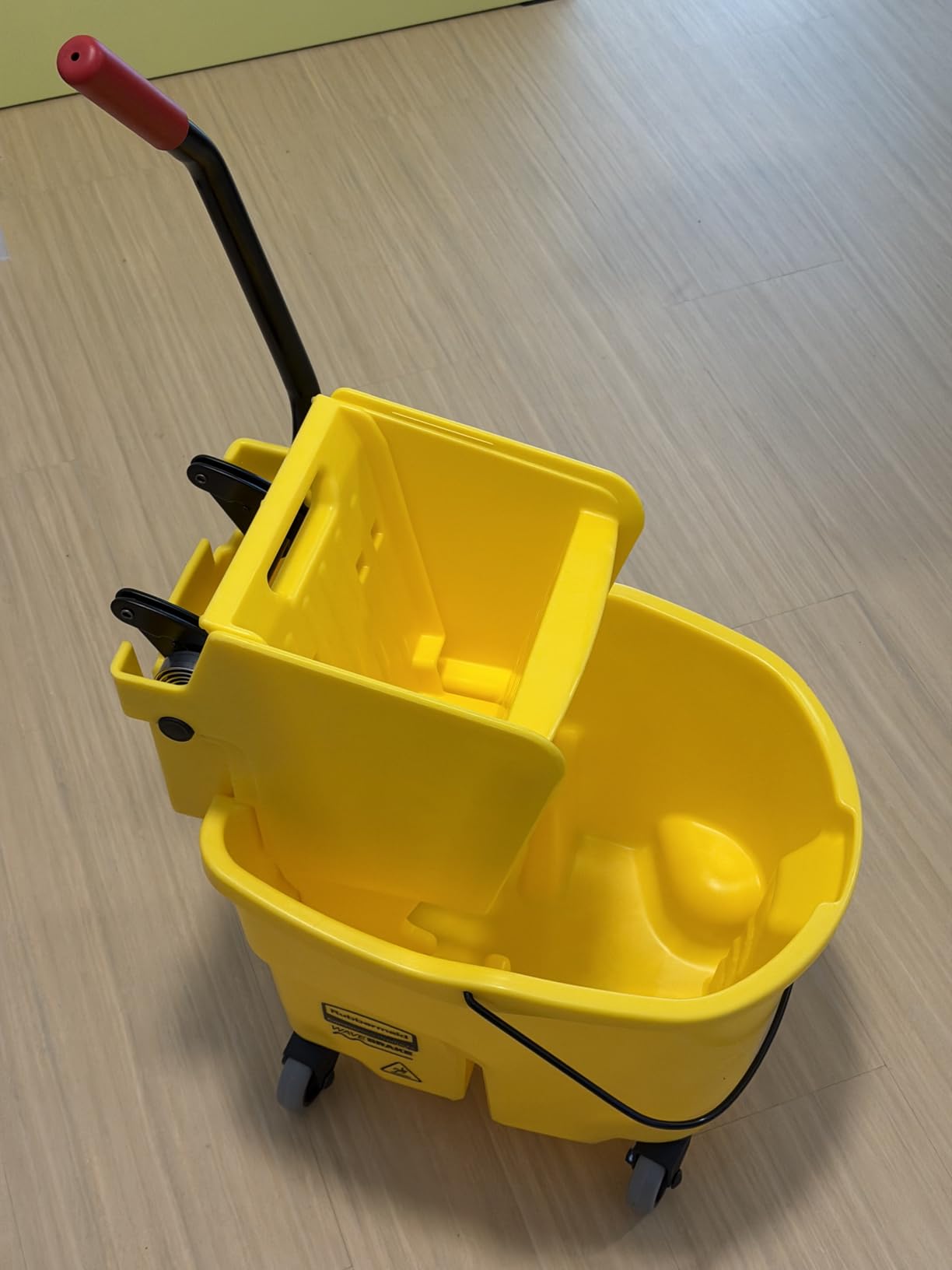 Rubbermaid Commercial Products WaveBrake 26 Qt. Side-Press Mop Bucket and Wringer Combo on Wheels, Yellow customer photo 1