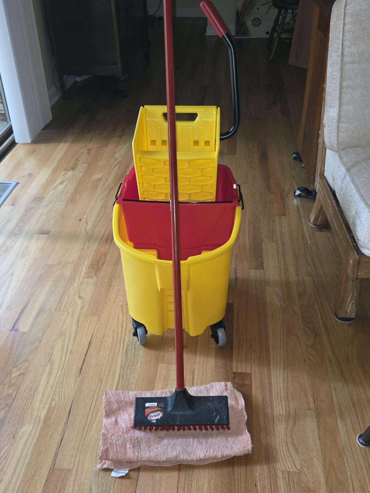 Rubbermaid Commercial Products WaveBrake 26 Qt. Side-Press Mop Bucket and Wringer Combo on Wheels, Yellow customer photo 2