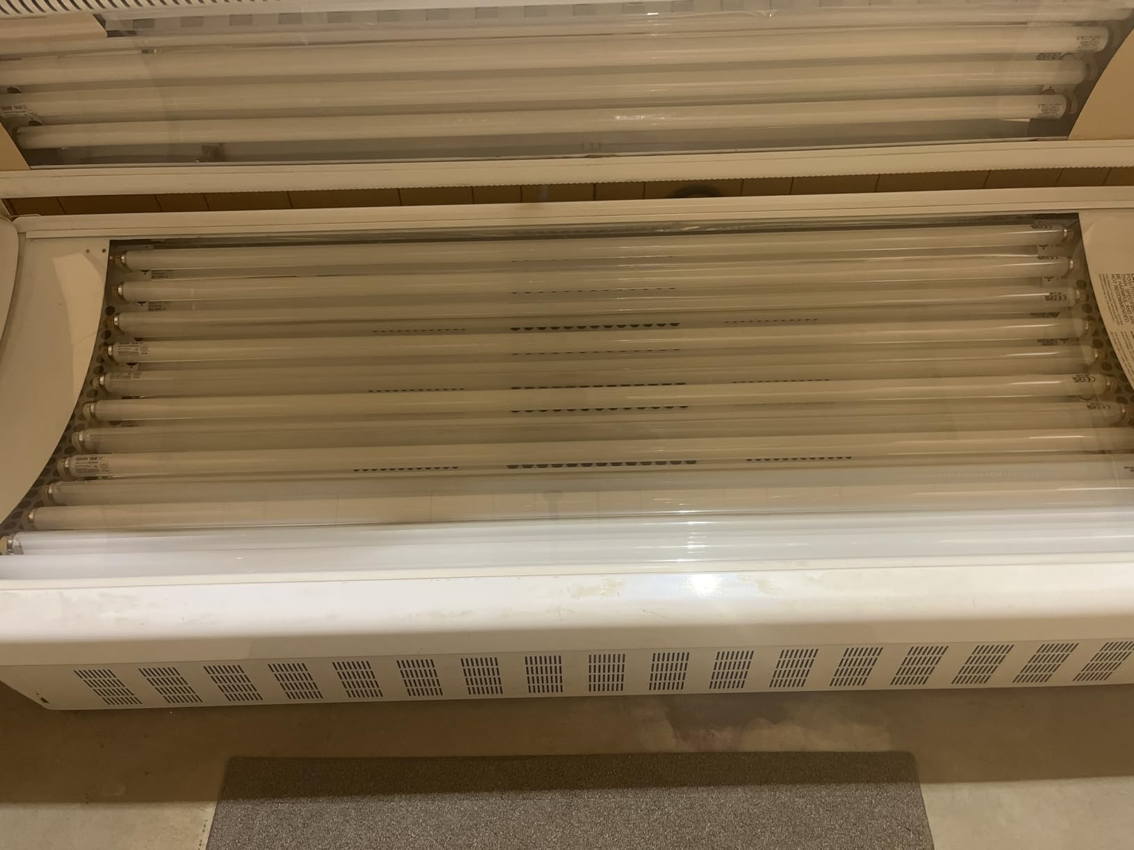 Wolff System Wolff Dark Tan II F71 T12 100W Tanning Bed Bulbs, Box of 24 Lamps customer photo 1