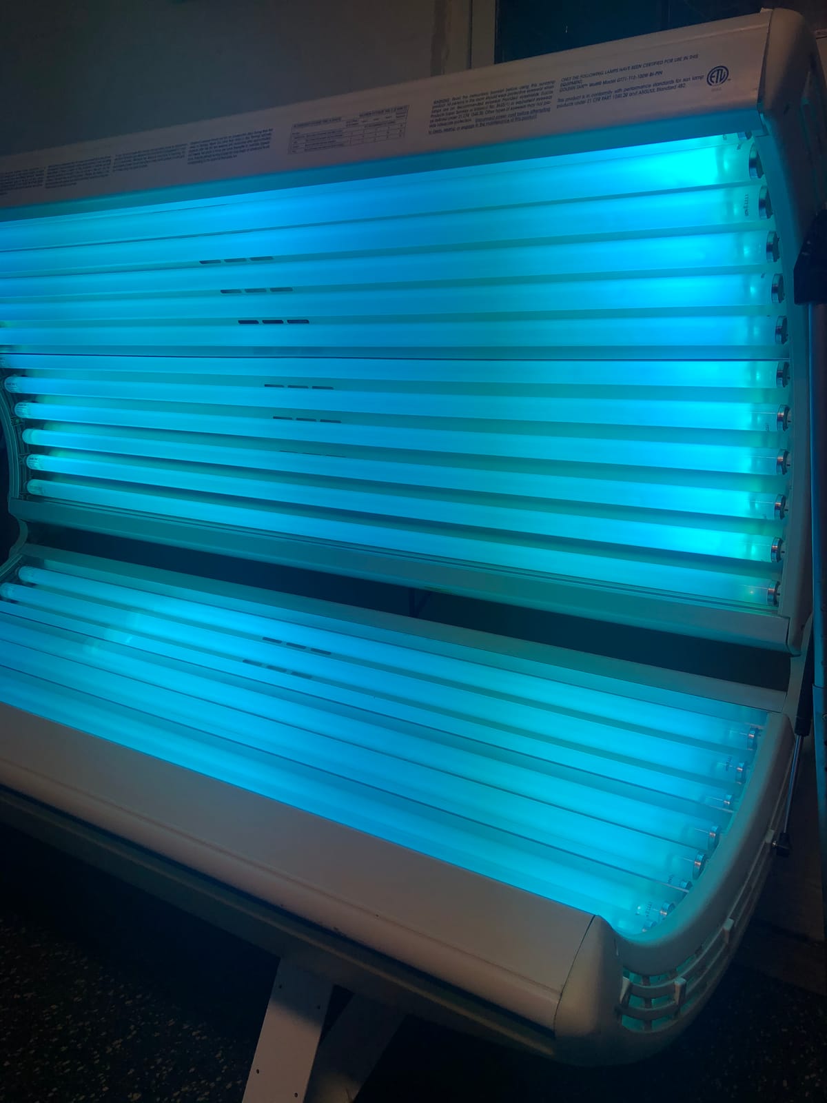 Wolff System Wolff Dark Tan II F71 T12 100W Tanning Bed Bulbs, Box of 24 Lamps customer photo 2