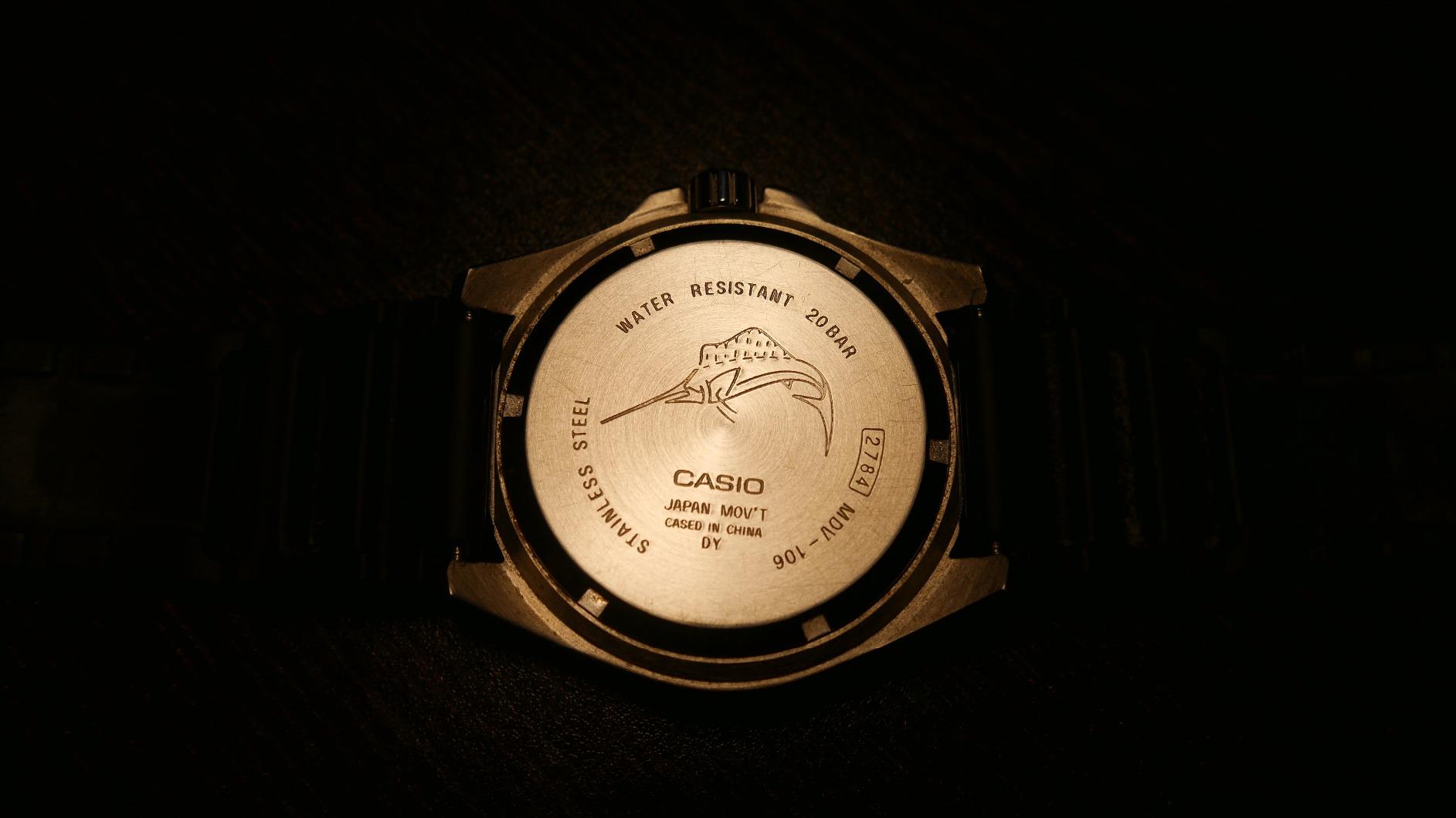 MDV106 Series | Unisex Analog Watch | 200M WR | Stainless Steel Case | Resin Band | 2 Hand Analog (HR, Min, SEC) | Date Display | Screw Down Crown/Screw Down Caseback | 3 Year Battery customer photo 1