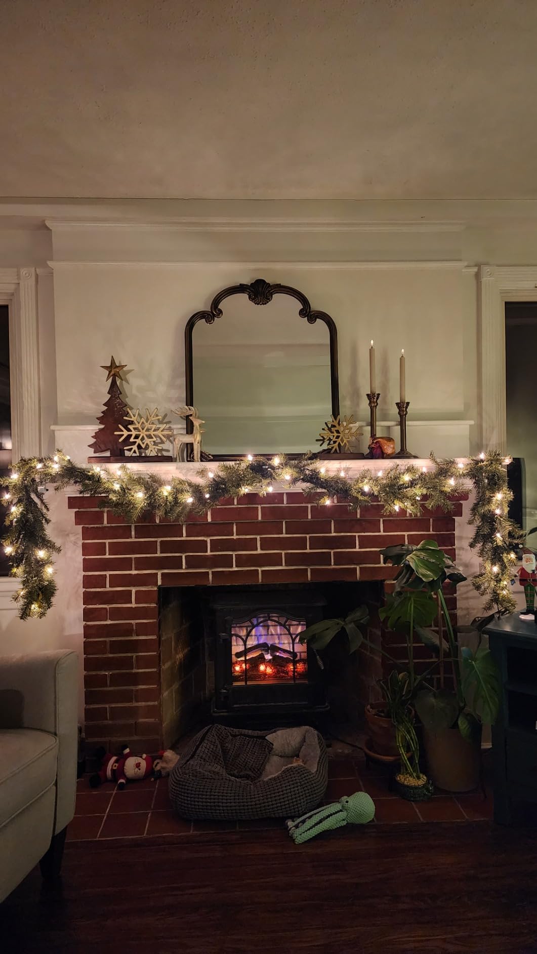 National Tree Company 9ft Pre-Lit Norwood Fir Artificial Christmas Garland | 50 Clear Lights, 240 Tips, Green customer photo 1