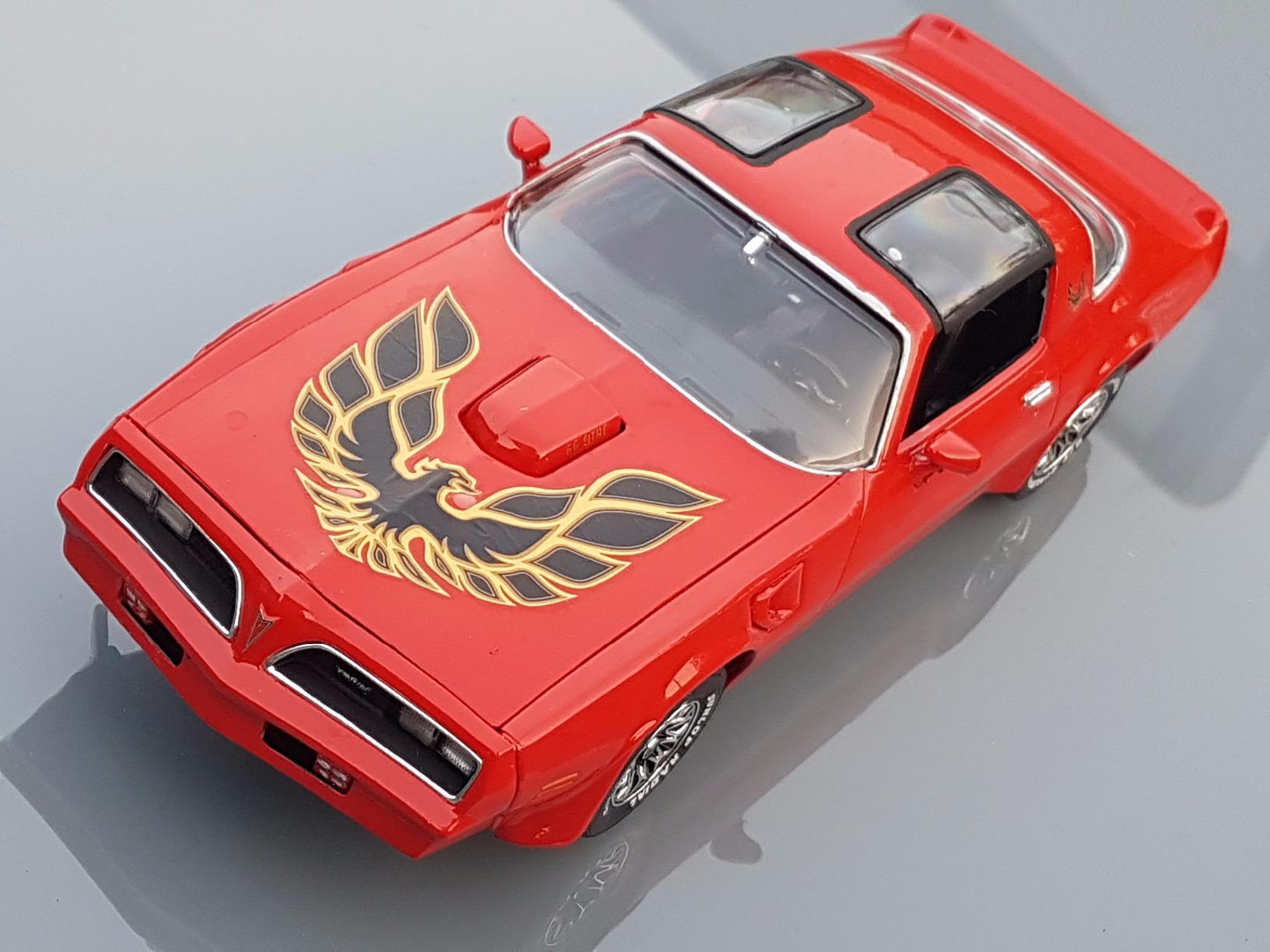 Revell Smokey & the Bandit 1977 Pontiac Firebird Car Model Kit - 1:25 Scale customer photo 2