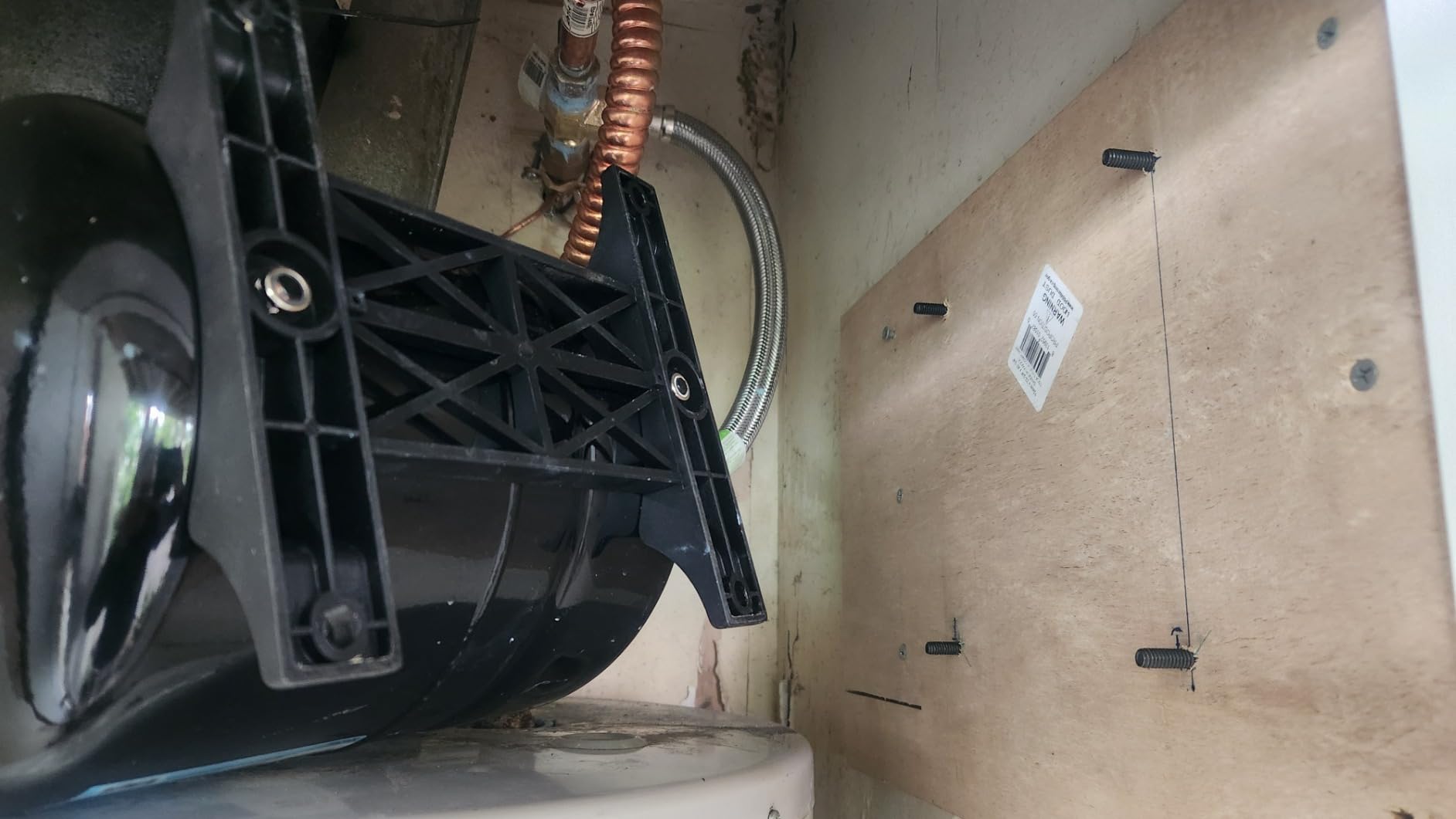 2 Gallon Accumulator Expansion Tank With Wall Mount Bracket 1/2