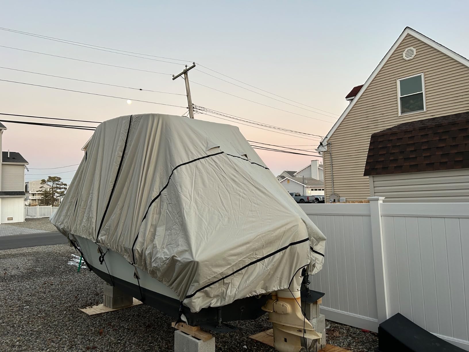Budge Hard Top T-Top Boat Cover, Waterproof, Fits Boats 24-26 ft Long | 600D marine-grade, UV-resistant polyester; All weather wtih shock-cord hem, vents & straps; Fits 106
