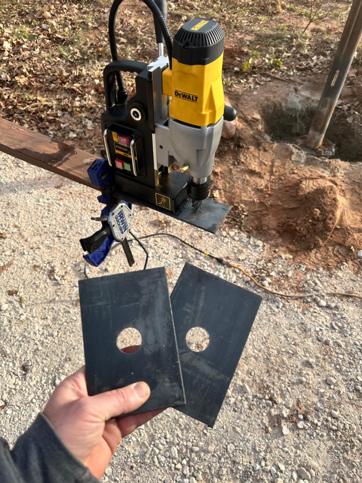 DEWALT Drill Press, Magnetic, 2-inch, 10-Amp with 2-Speed Setting (DWE1622K) customer photo 1