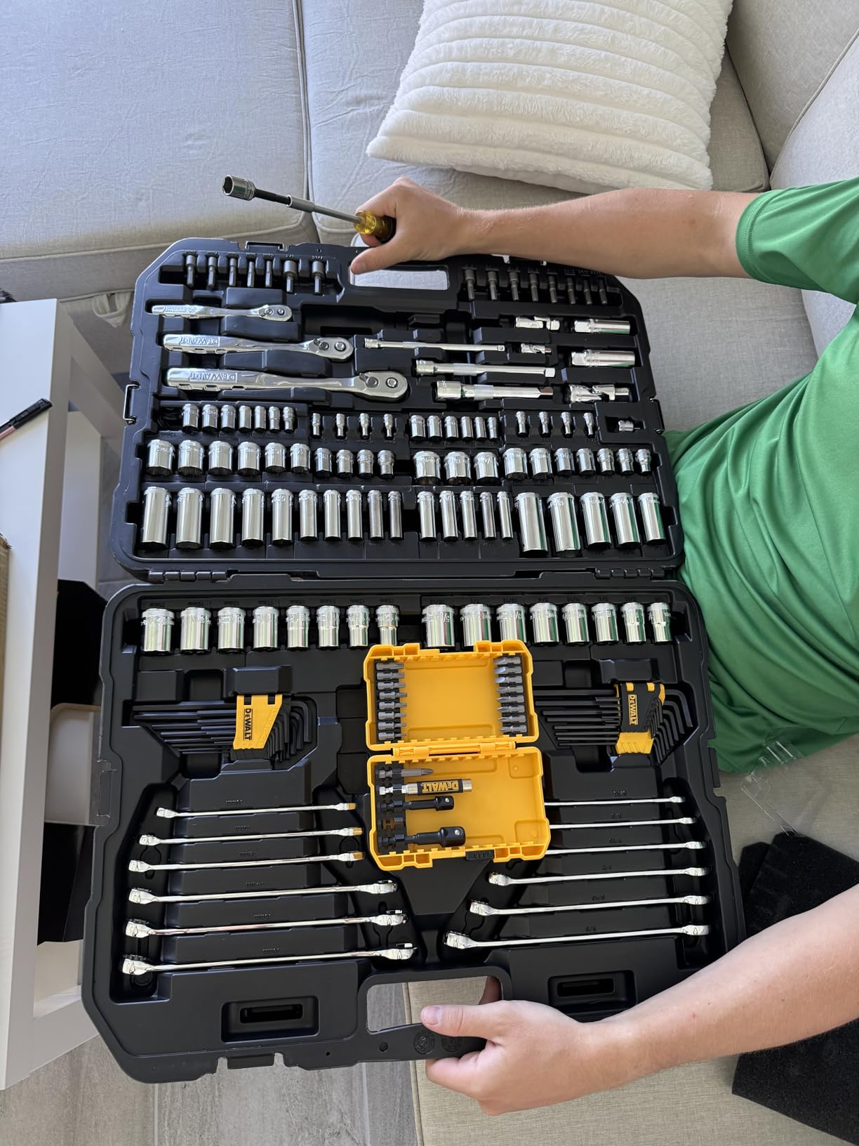 DEWALT Mechanic Tool Set with Case, Socket Set Metric and Standard Full, 1/4
