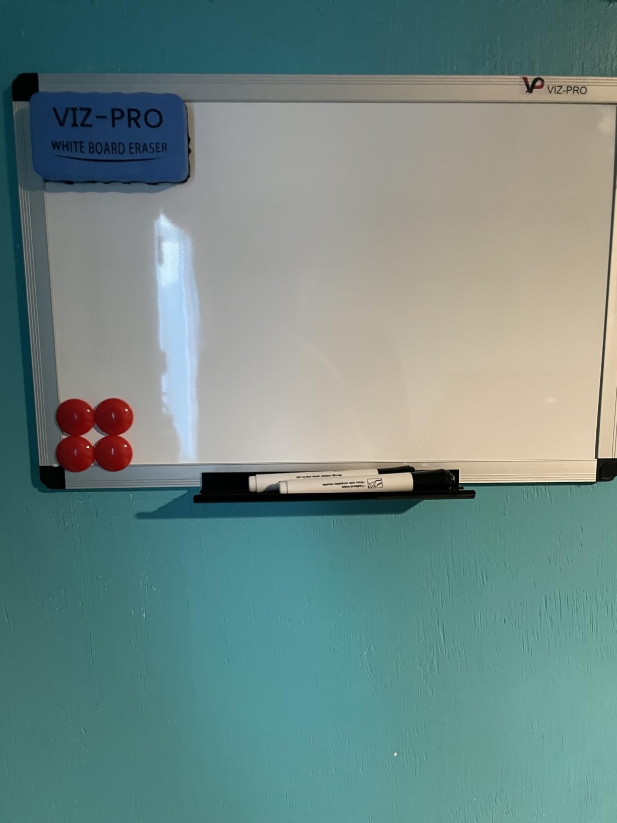 VIZ-PRO Magnetic Dry Erase Board, 24 X 18 Inches, Silver Aluminium Frame customer photo 1