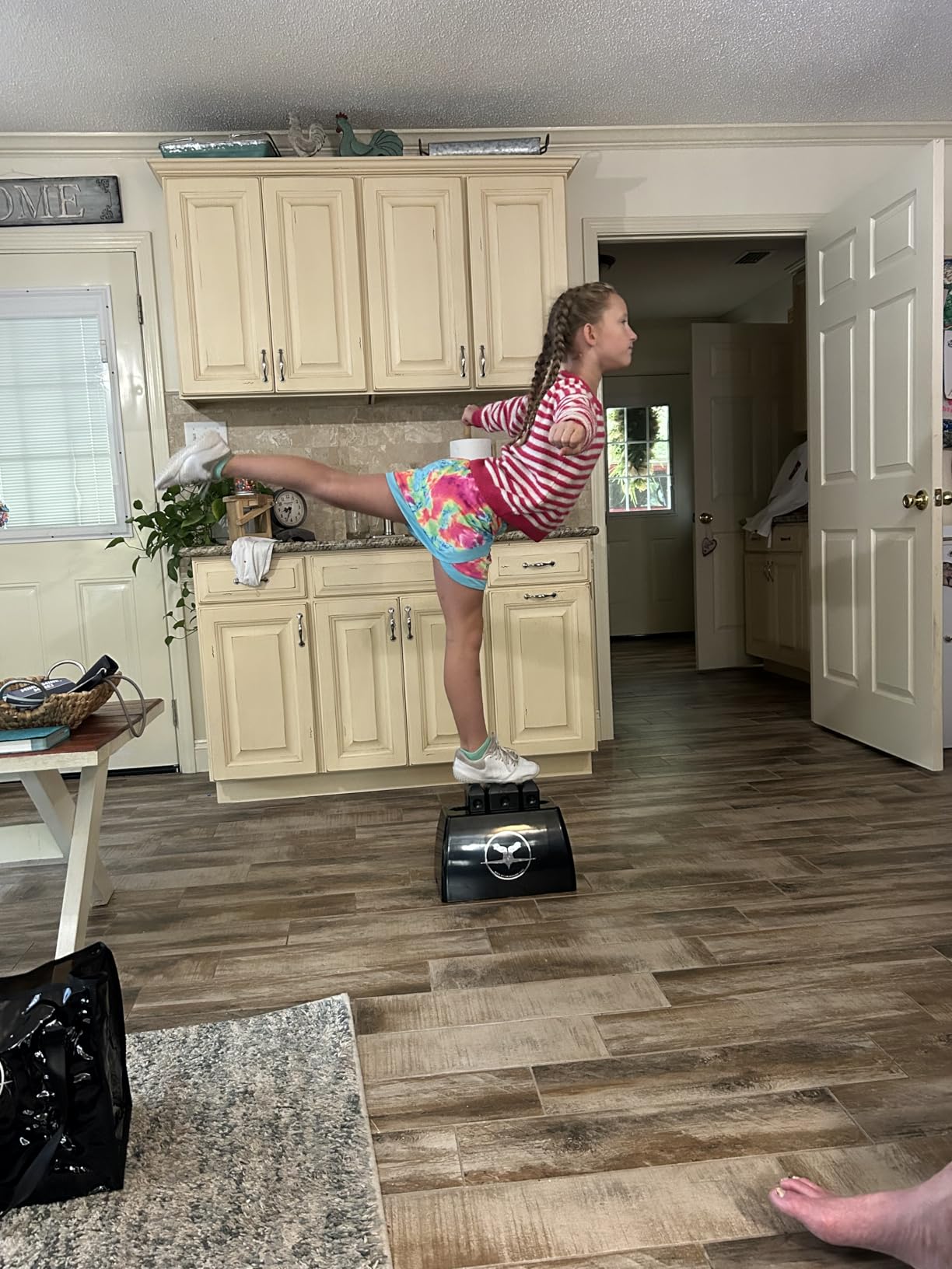 STUNT STAND Cheerleading Balance & Flexibility Stunt Training Equipment - Increase Stunt Awareness SAFELY on the Ground - FREE Training Video Links Included - Black customer photo 1