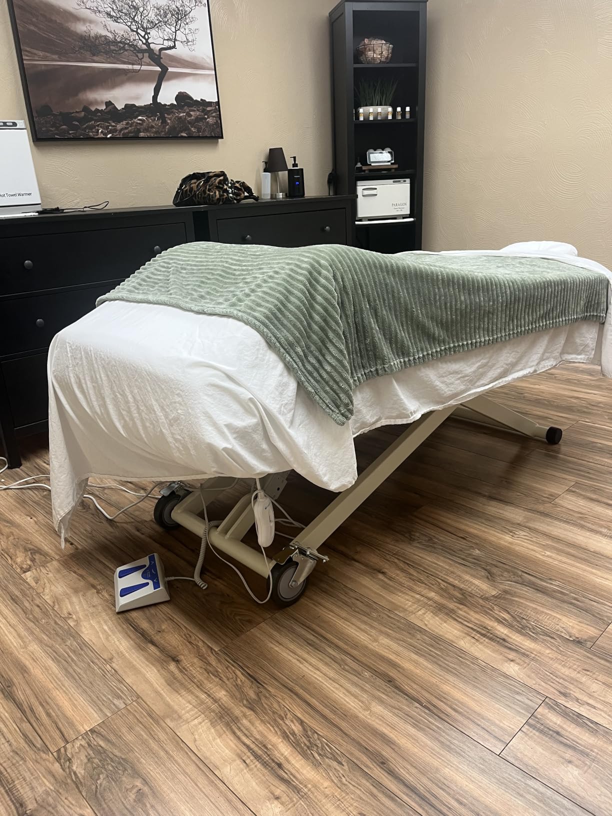 Sierra Comfort Standard Electric Lift Massage Table customer photo 1