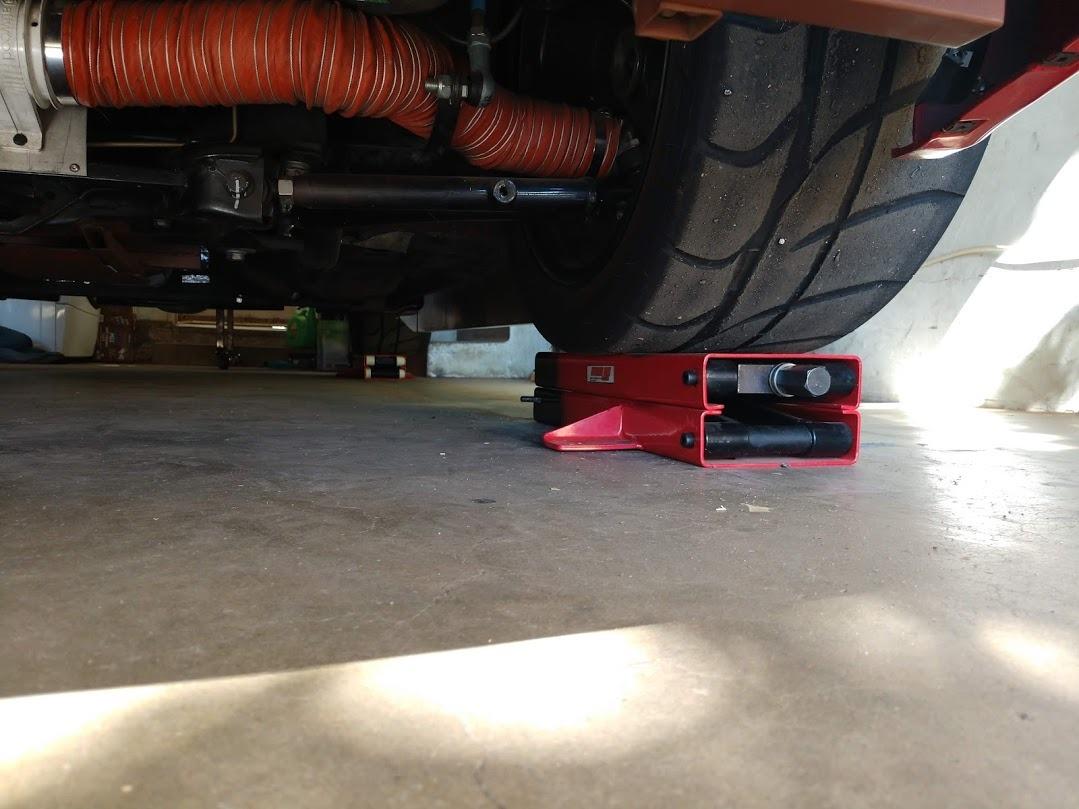 Extreme Max 5001.5047 1100 lb. Motorcycle Scissors Jack - Narrow | 1100 lb. Capacity customer photo 1