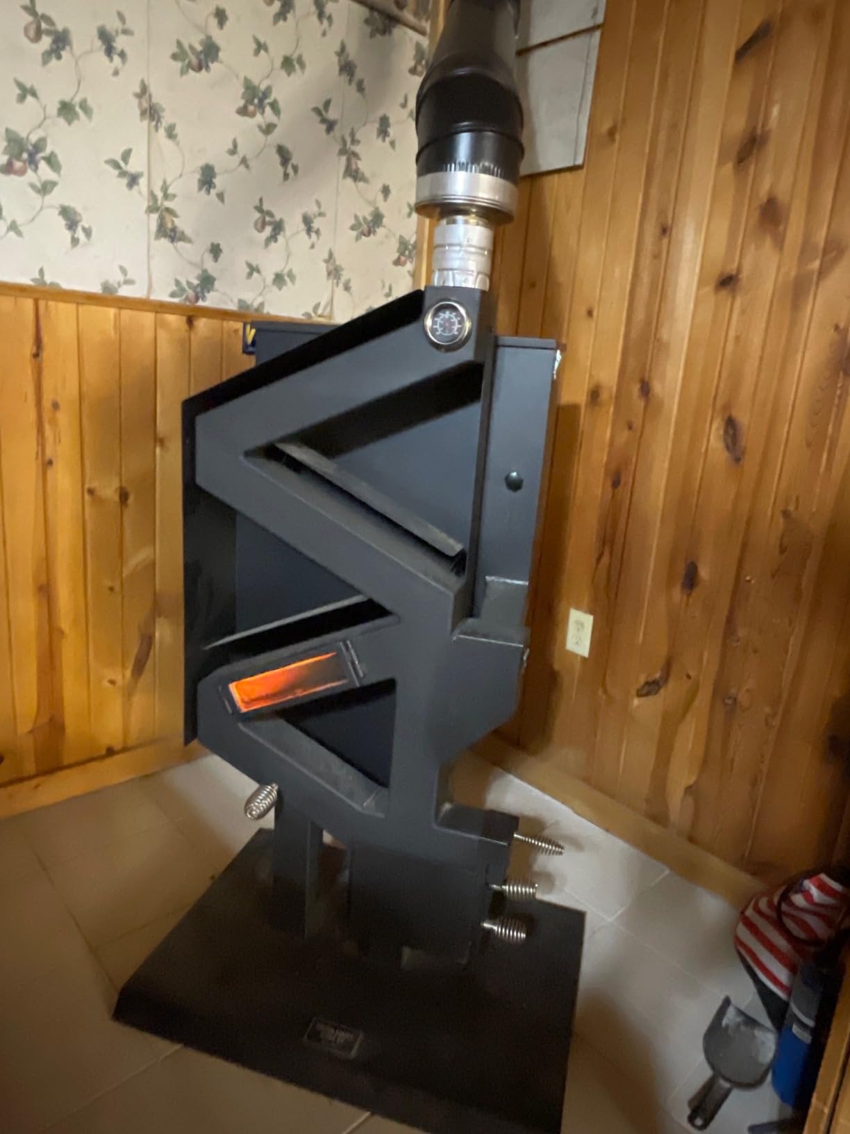 US Stove GW1949 Wiseway Non-Electric Pellet Stove | Alloy Steel, 40000 btus, Heats Up To 2000 sq ft, 60 lb Hopper, Up To 30 hr Burn, 3 in Venting, Freestanding customer photo 1