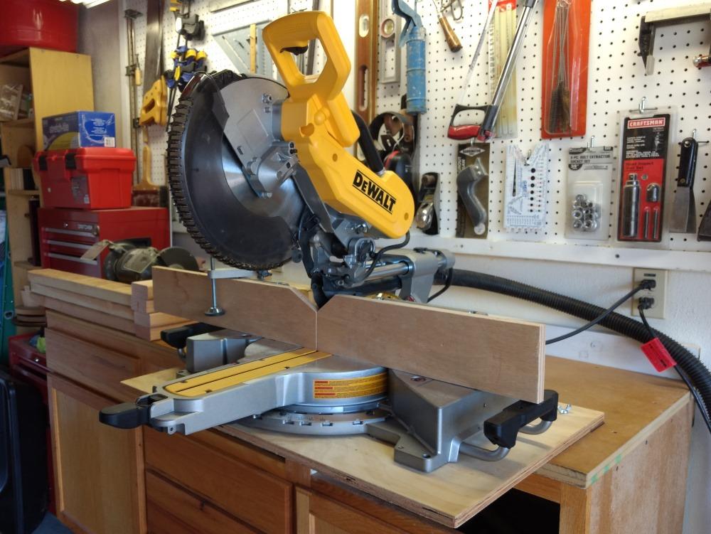 DEWALT Miter Saw, 12 Inch Double Bevel Sliding Compound Miter Saw, Includes Blade Wrench and Clamp, Increased Crosscut Capacity, Powerful 3800 RPM Motor 15 Amp (DWS779) customer photo 2