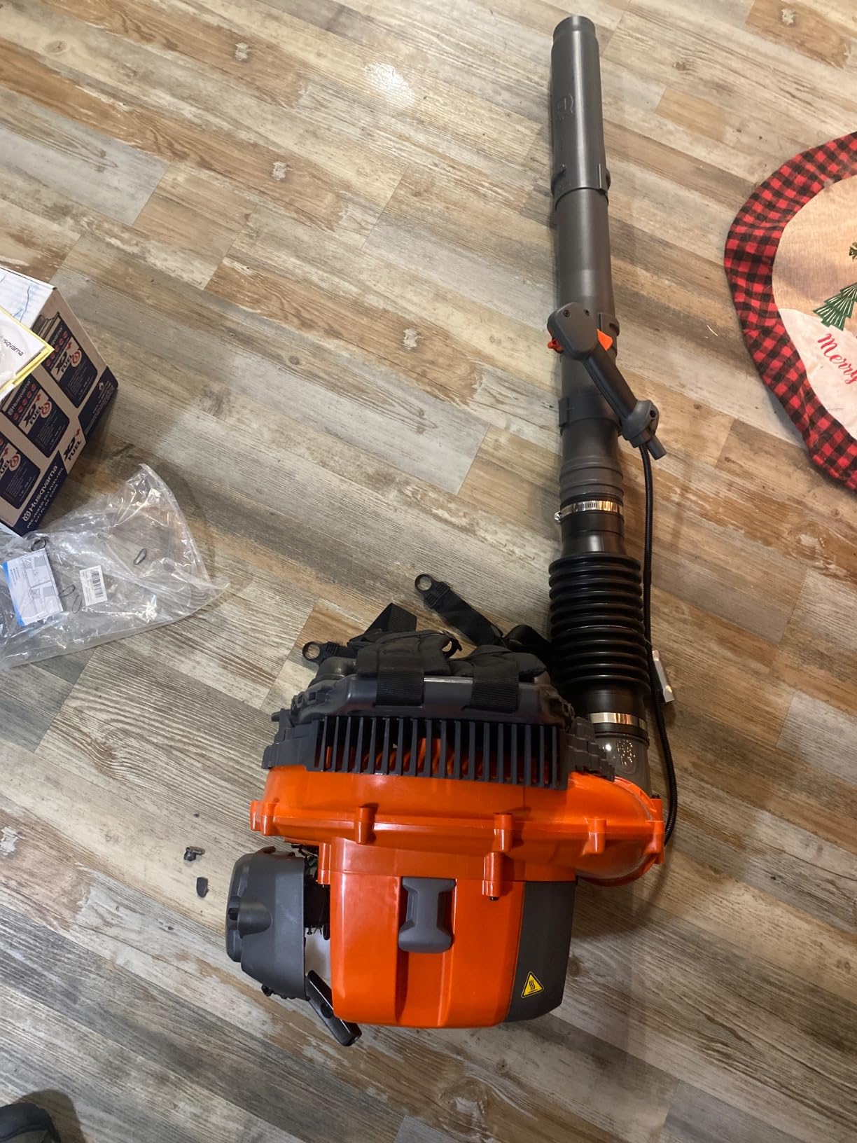 Husqvarna 360BT Gas Leaf Blower, 65.6-cc 3.81-HP 2-Cycle Backpack Leaf Blower with 890-CFM, 232-MPH, 30-N Powerful Clearing Performance and Load-Reducing Harness, Gifts for Men customer photo 1