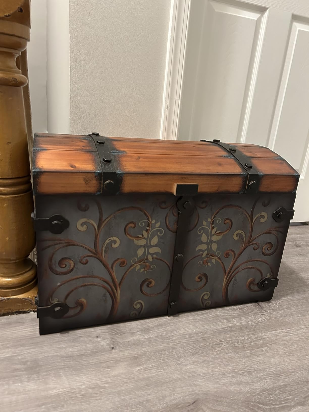Household Essentials Vintage Wood Storage Trunk, Large, Blue Body/Brown Lid/Floral Design customer photo 2