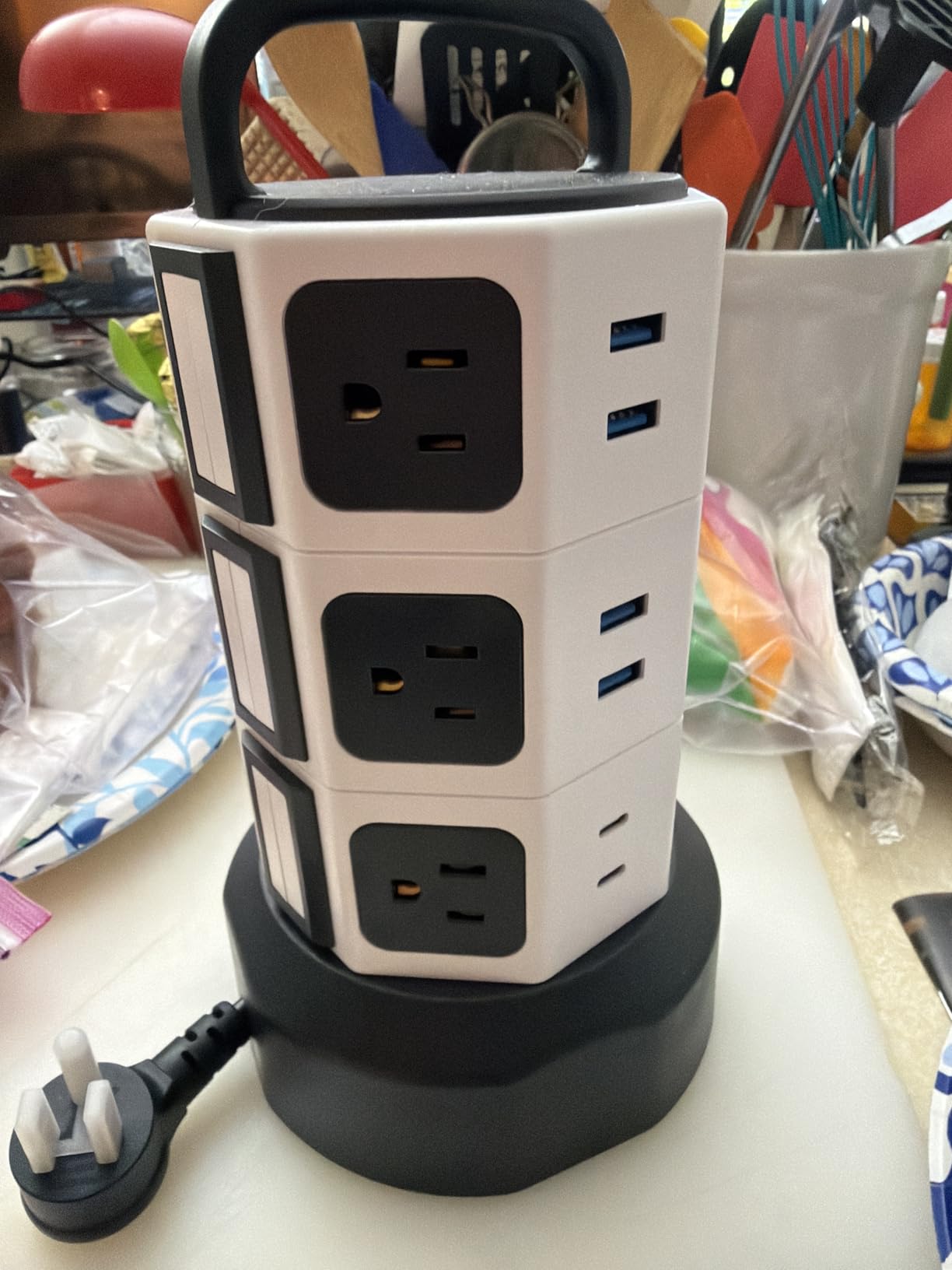 Power Strip Tower Surge Protector, JACKYLED 12 Outlets 6 USB (2 USB C) Charging Station, Extension Cord with Multiple Outlets, 1050J 1625W/13A Outlet Extender 6.5ft Extension Cord for Home Office customer photo 1