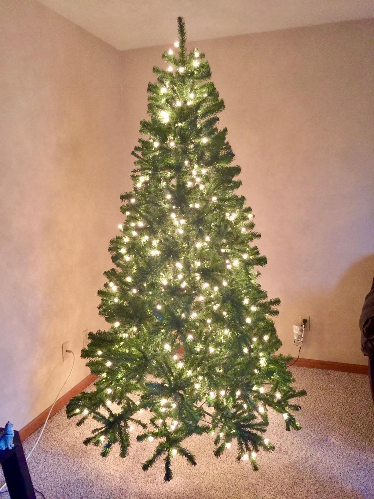 National Tree Company 7ft Pre-Lit North Valley Spruce Christmas Tree | 500 Clear Lights, 1,096 Tips, Includes Stand, Artificial, Green customer photo 1