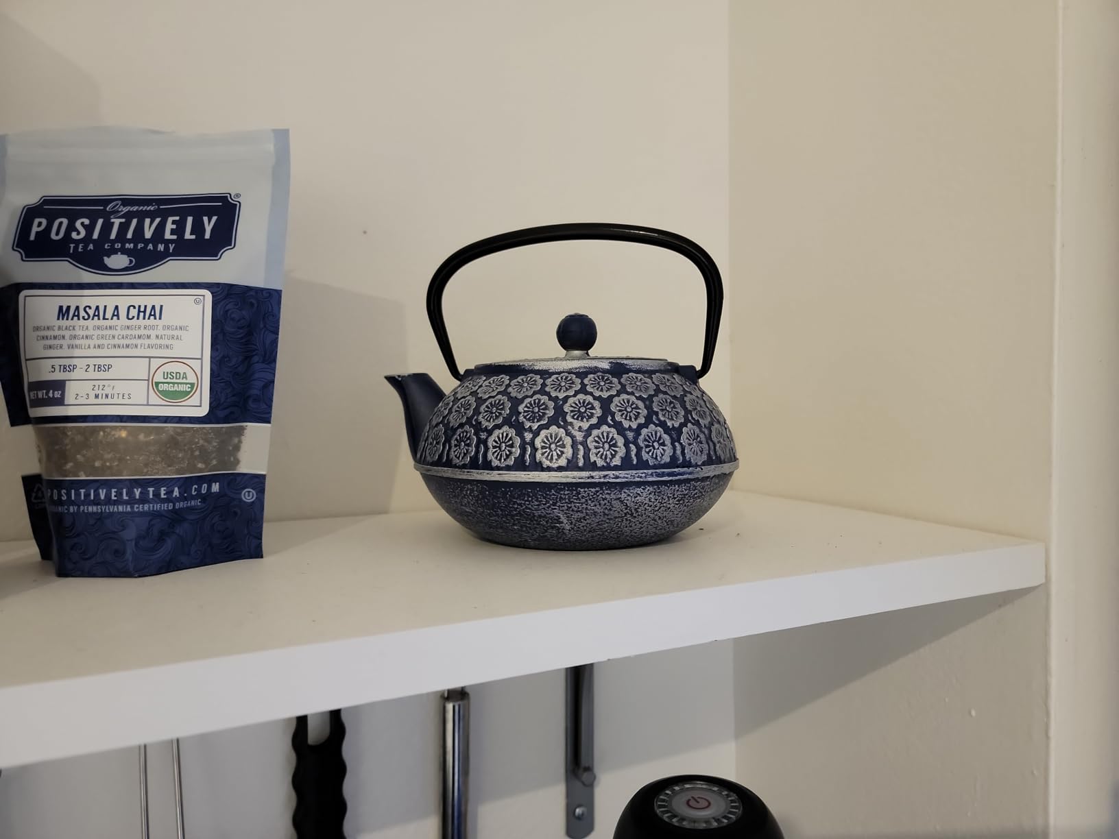Juvale Japanese Cast Iron Teapot with Infuser & Stovetop Tea Kettle - 34 oz, Blue customer photo 1