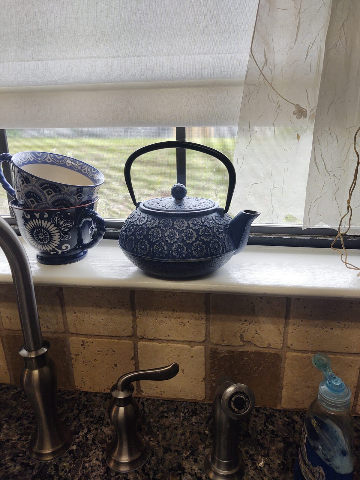 Juvale Japanese Cast Iron Teapot with Infuser & Stovetop Tea Kettle - 34 oz, Blue customer photo 2