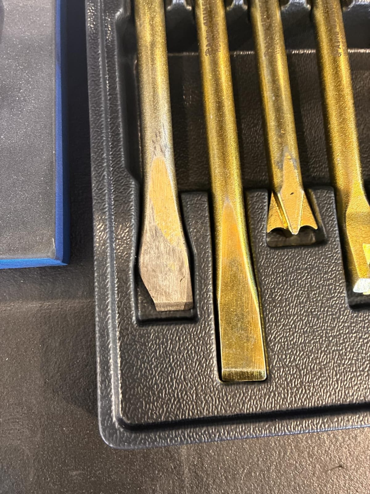 Astro Tools 401K6 6-Piece Heavy Duty THOR Air Hammer, Chisel & Cutter Bit Set .401 Shank customer photo 2