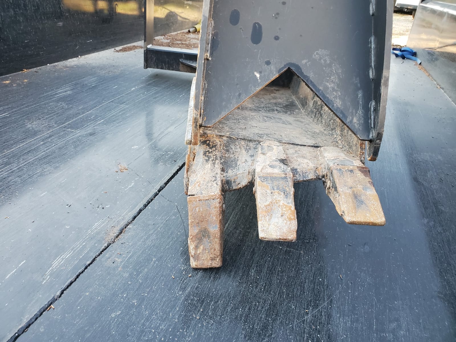 Titan Attachments Extreme Duty Stump Bucket Grapple Attachment, Universal SSQA Mounting, 3,000 PSI Cylinder, Heavy Duty Tree Stump Remover for Stumps, Roots, and Buried Rocks customer photo 1