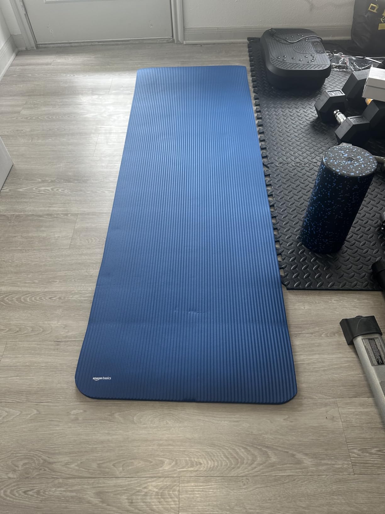 Amazon Basics Extra Thick Exercise Yoga Mat with Carrying Strap customer photo 2