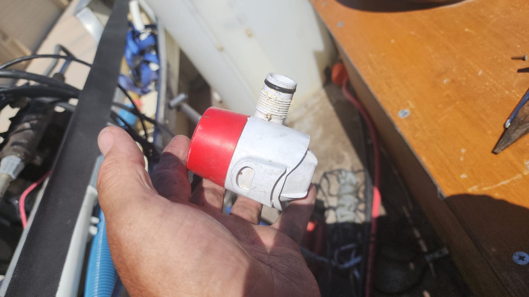 Rule 25DA Standard Bilge Pump 500 GPH 12V Non-Auto Submersible customer photo 2