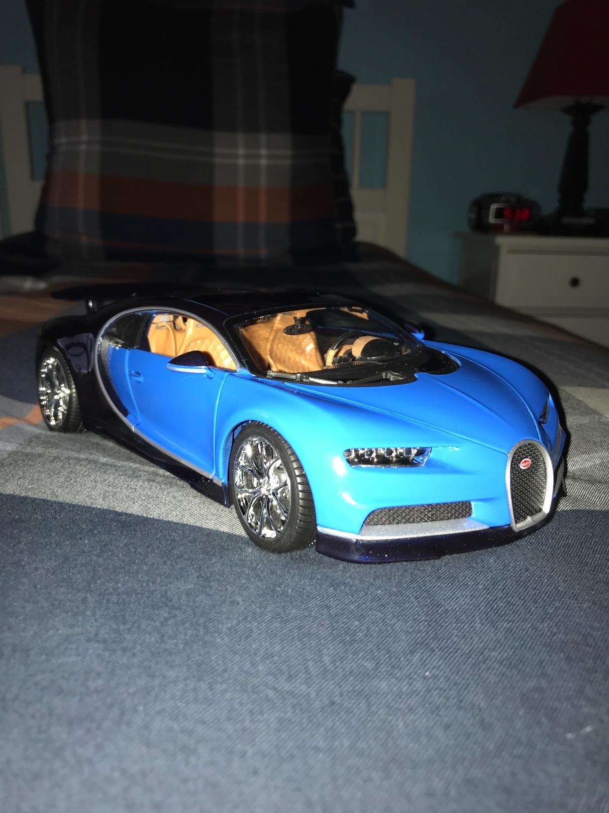 2016 Bugatti Chiron Blue 1:18 Diecast Model Car customer photo 2