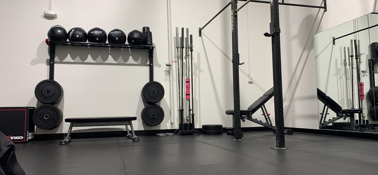 Valor Fitness Olympic Barbell Holder - Vertical 9-Bar Storage Rack with Protective Sleeve Inserts - Space-Saving Steel Stand for Home Gym & Commercial Gyms customer photo 2