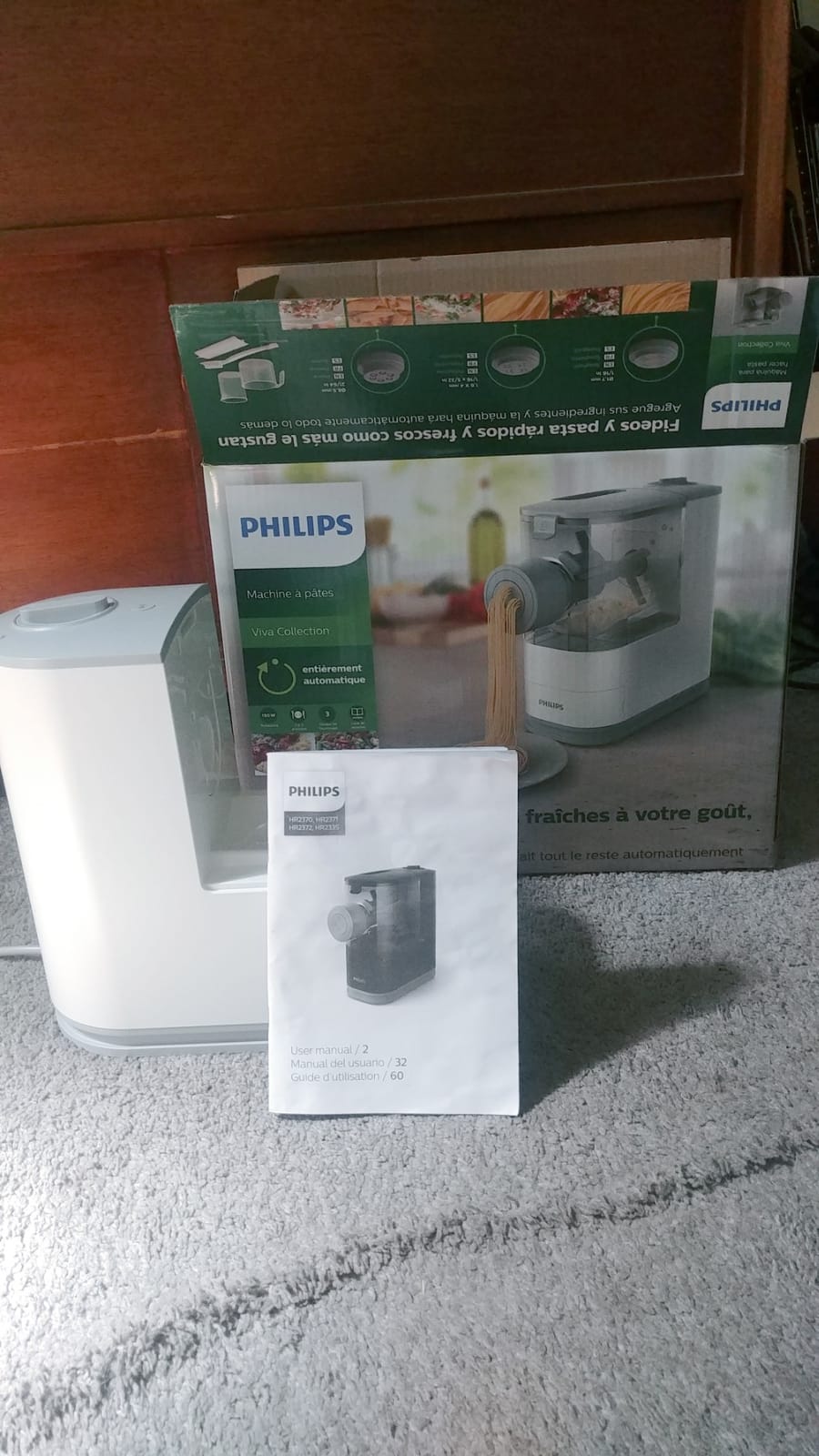 Philips Kitchen Appliances Compact Pasta and Noodle Maker, Viva Collection, Comes with 3 Default Classic Pasta Shaping Discs, Fully Automatic, Recipe Book, Small, Black (HR2371/05) customer photo 2