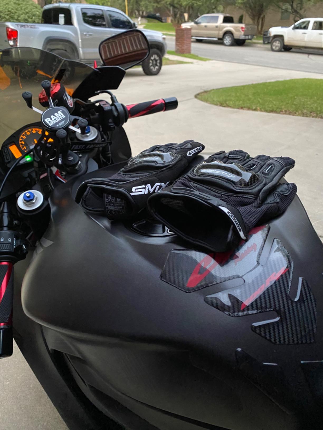 Alpinestars SMX-2 Air Carbon V2 Gloves - Black, Full-Grain Leather & 3D Mesh, Carbon Knuckle Protection, Touchscreen Compatible, Pre-Curved Design customer photo 2