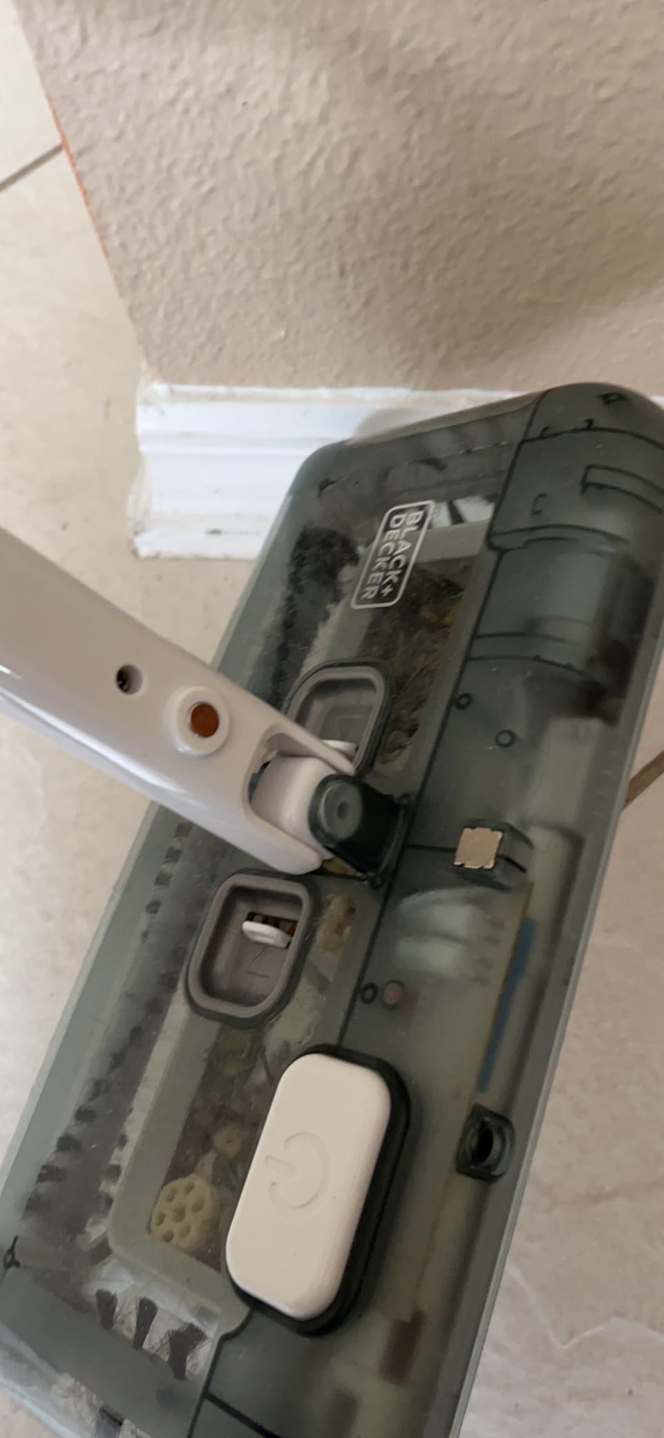 BLACK+DECKER Carpet Sweeper 50 Minute Lithium Floor Sweeper, Multi-Surface Use, Easy One Hand Cleaning, Self Standing, Charger Included (HFS115J10) customer photo 1