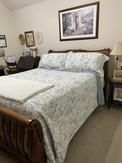 Laura Ashley - King Quilt Set, Soft Cotton Bedding with Reversible Design, Medium Weight for Year Round Use, 3 Piece Bed Set with Matching Pillowcases (Amberley Blue) customer photo 1