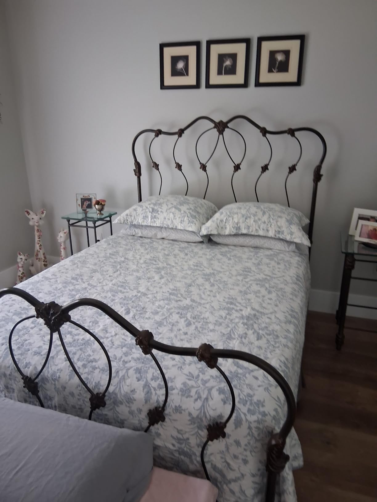Laura Ashley - King Quilt Set, Soft Cotton Bedding with Reversible Design, Medium Weight for Year Round Use, 3 Piece Bed Set with Matching Pillowcases (Amberley Blue) customer photo 2