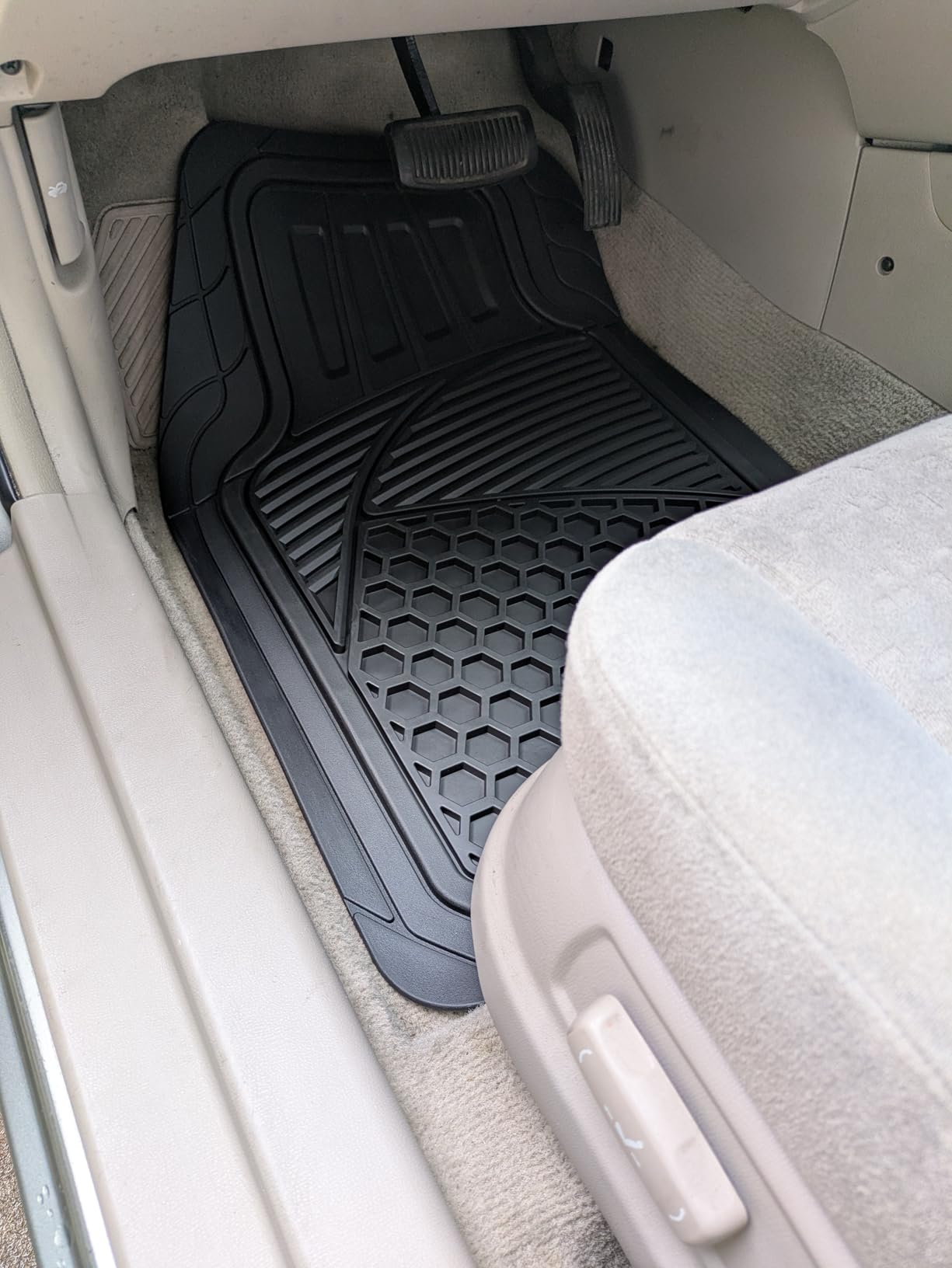 Amazon Basics Heavy Duty Thick PVC Car Floor Mats, Anti-Slip, Easy to Clean, Universal Trim-to-Fit All-Weather for Automotive SUV Sedans Trucks, 4-Piece, Solid Black customer photo 2
