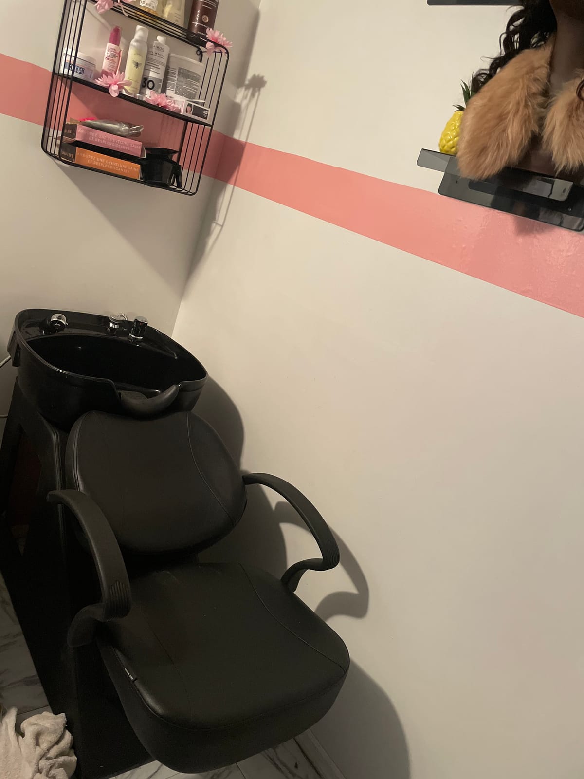 Ainfox Shampoo Barber Backwash Chair, ABS Plastic Shampoo Bowl Sink Chair for Spa Beauty Salon (Black) customer photo 1
