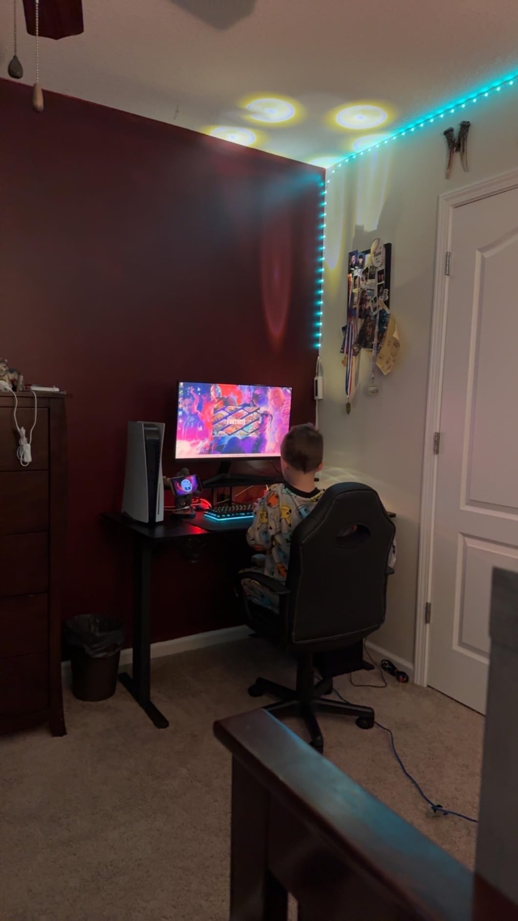 Techni Mobili Kids Gaming Chair, Racing Style Desk Chair, Adjustable, Red | Ergonomic kids computer chair, rolling casters, height adjustable, padded seat, racing style, study or gaming room, swivel customer photo 2