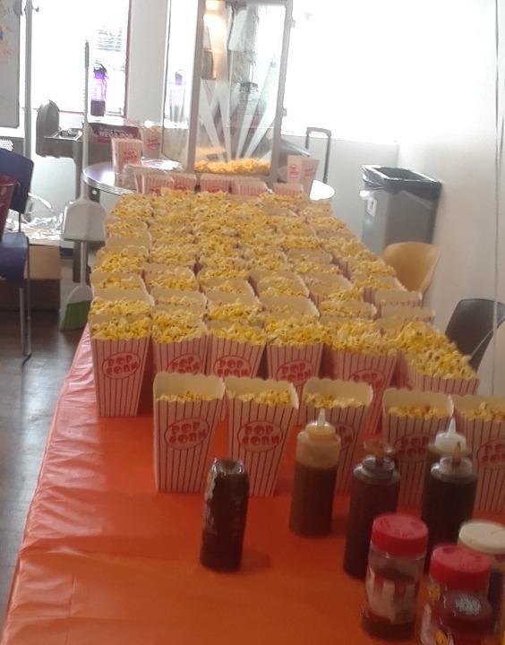 Great Northern Midway Marvel Commercial Quality Popcorn Popper Machine 16 Ounce customer photo 1