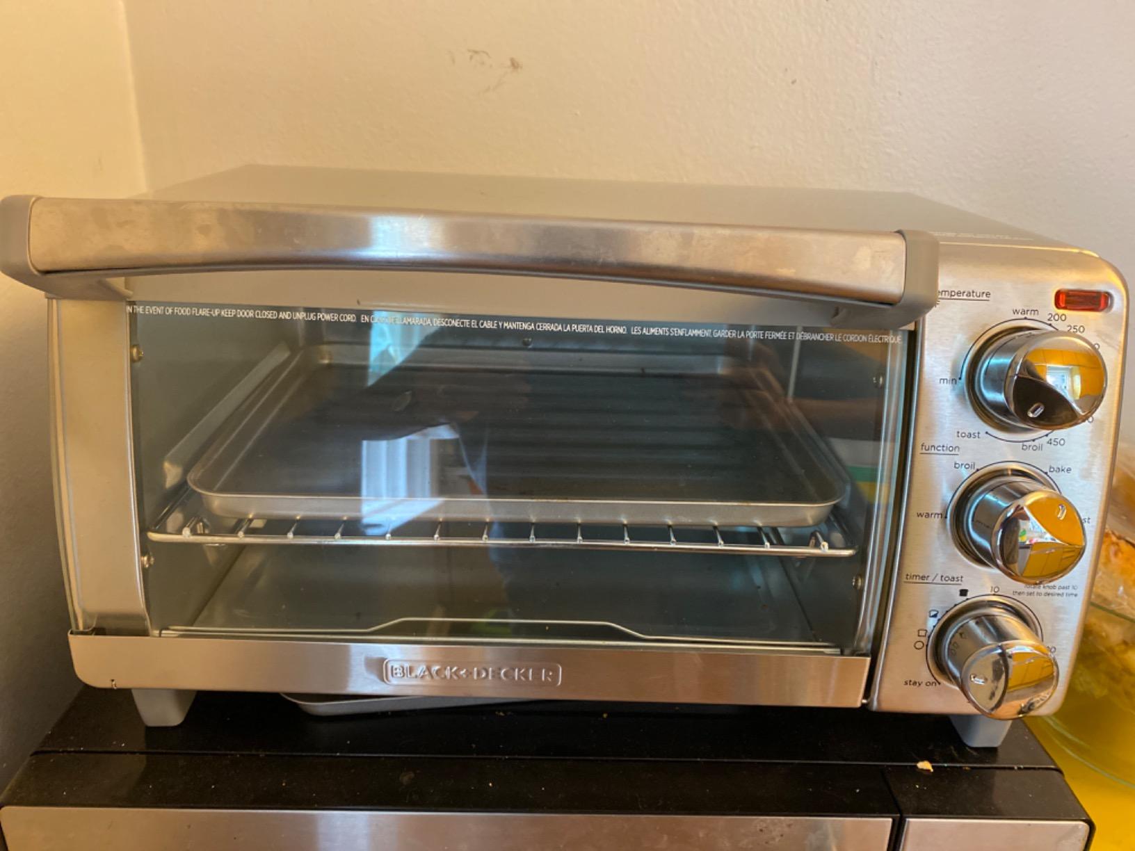 BLACK+DECKER 4-Slice Toaster Oven with Natural Convection, Stainless Steel, TO1760SS (TO1760SST-1) customer photo 1