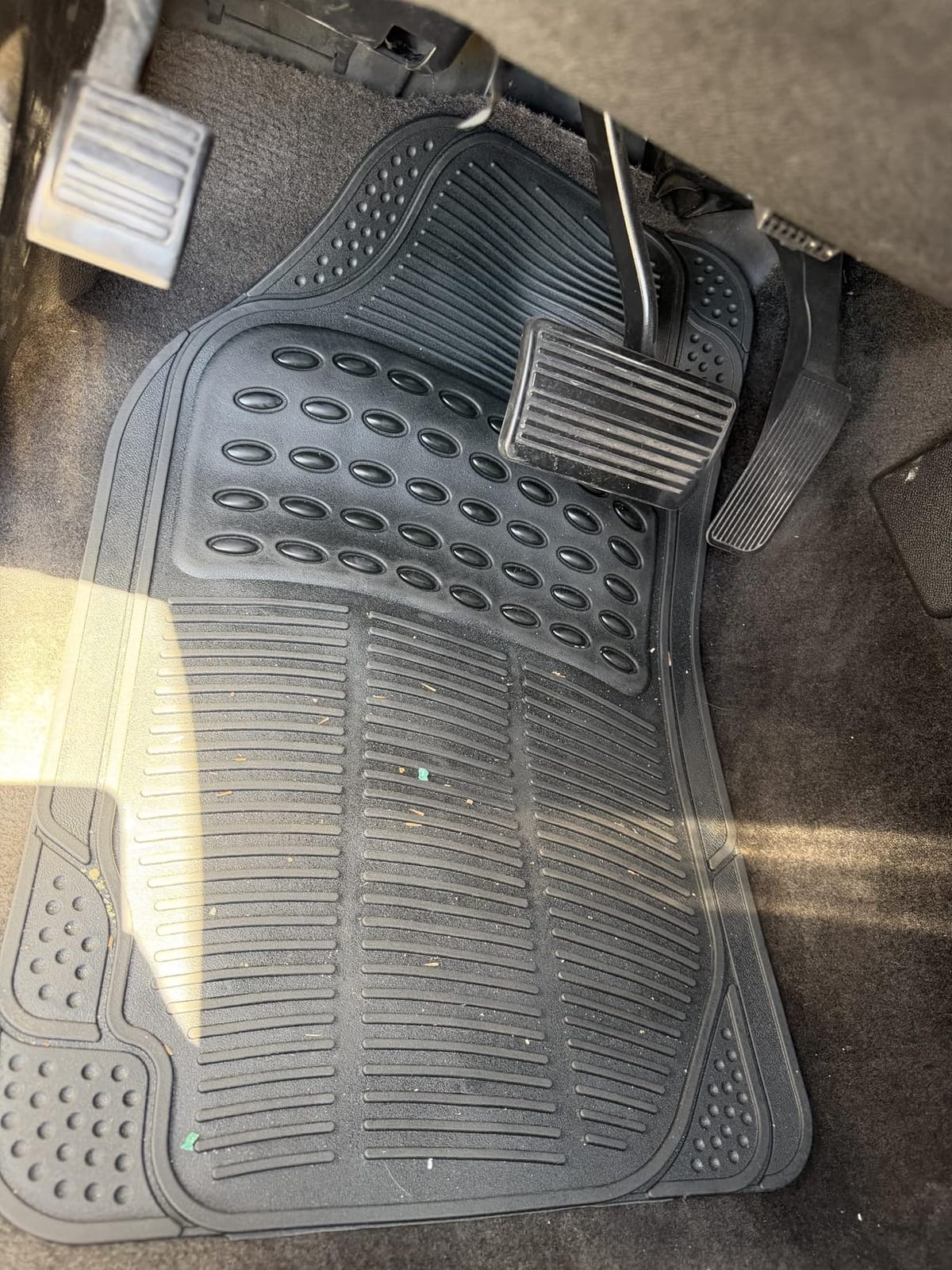 BDK Floor Mats, 4-Piece All-Weather Car Mat with Universal Fit Design, Durable Rubber Car Floor Mats with Capture Ridges, Waterproof for Cars Trucks SUV (Black) customer photo 1