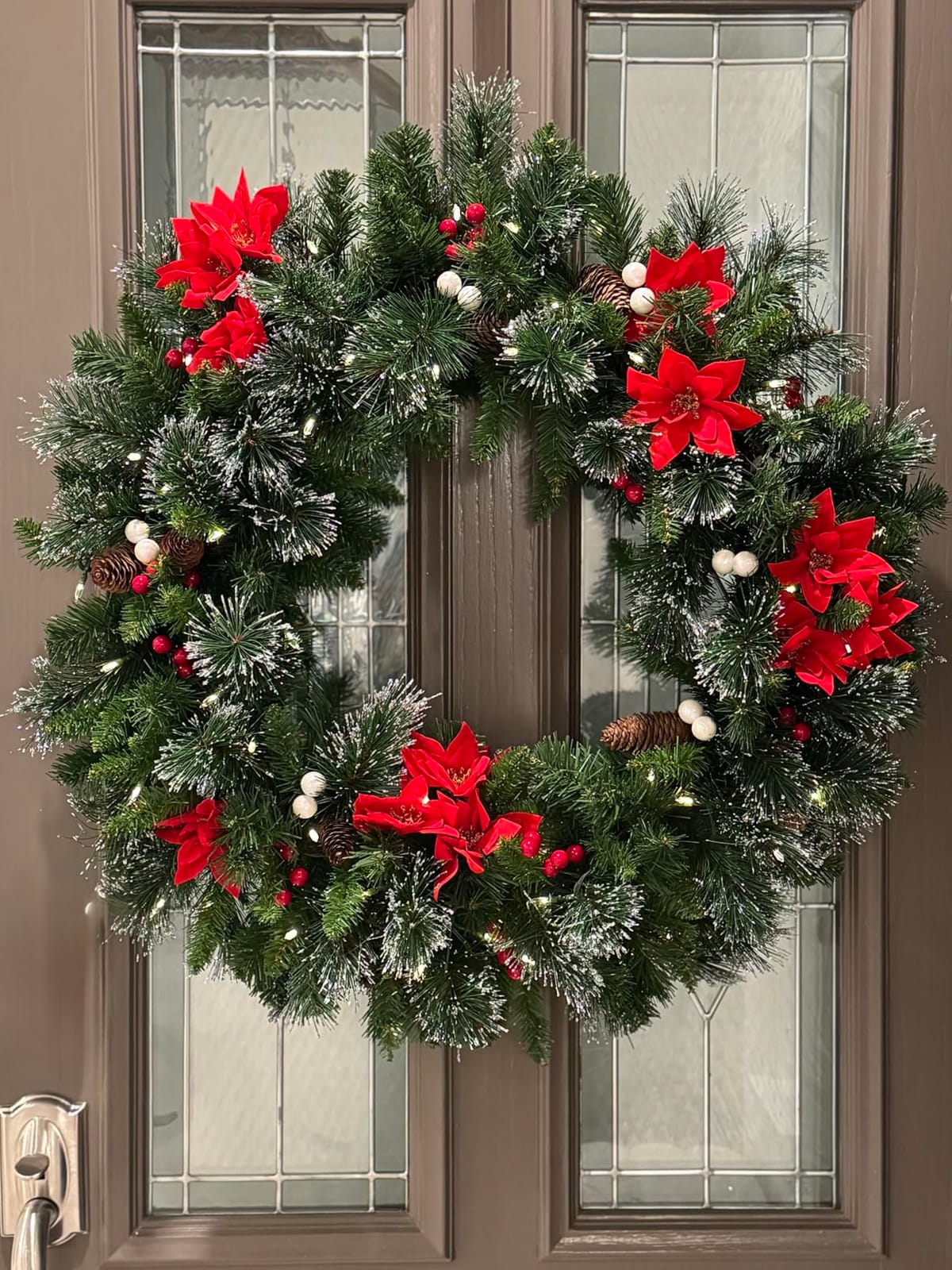 National Tree Company 30in Pre-Lit Crestwood Spruce Christmas Wreath | 70 Warm White LED Lights, 200 Tips, Artificial Christmas Decoration With Glitter, Pinecones, Red Berries, Timer, Green customer photo 1