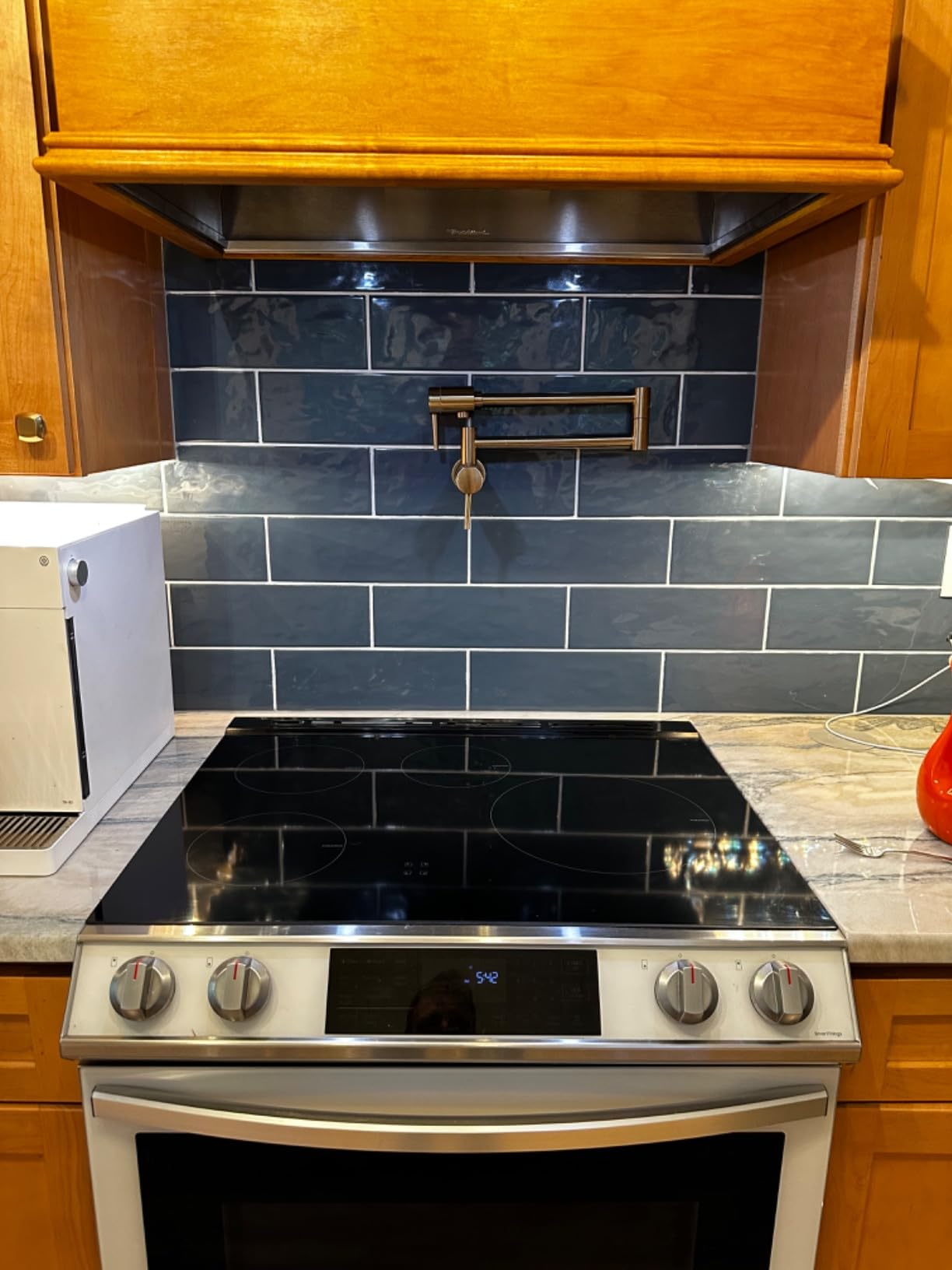 Delta Brushed Gold Modern Pot Filler Kitchen Faucet, Wall Mount Kitchen Faucet, Champagne Bronze 1165LF-CZ customer photo 1