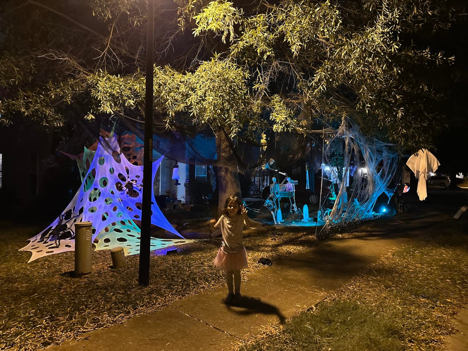 JOYIN Halloween Outdoor Decorations Giant Spider, 5 Ft Large Spider for Yard Lawn Garden Patio Scary Halloween Outside Decor, Indoor Haunted House Prop and Home Party Decor, Black customer photo 1